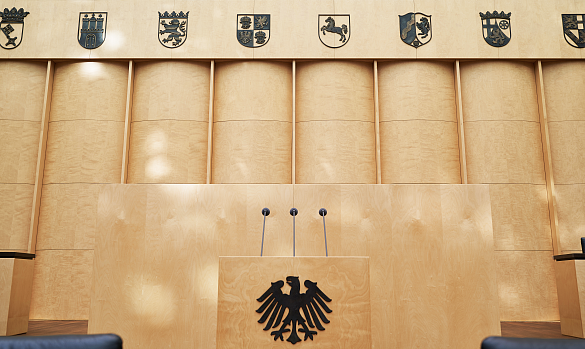 Blick auf das Podium im Bundesrat