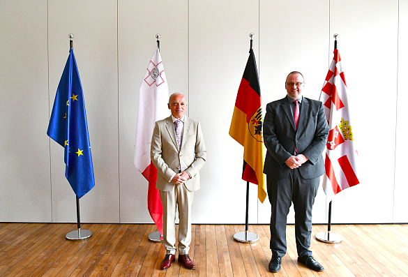 Botschafter der Republik Malta, Seine Exzellenz Dr. Vanni Xuereb und Staatsrat Dr. Olaf Joachim