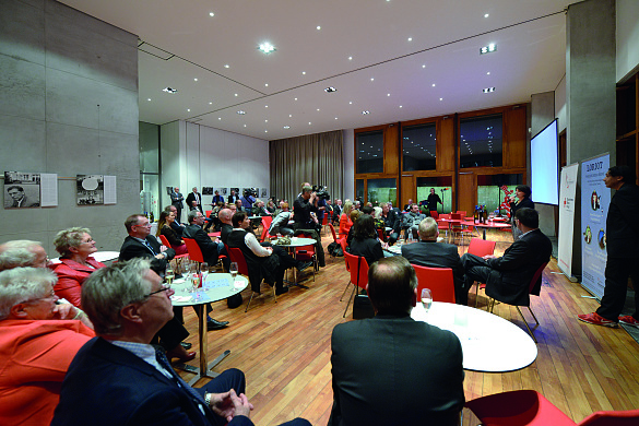 Das Bild zeigt die Veranstaltung zur Verleihung des DRK-Medienpreises 2015 im Großen Saal der Landesvertretung Bremen.