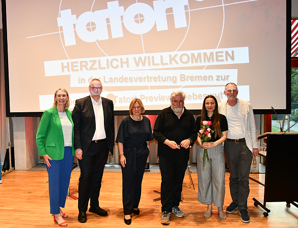 Das Bild zeigt die Schauspieler des Radio Bremen Tatorts aus dem Jahr 2022