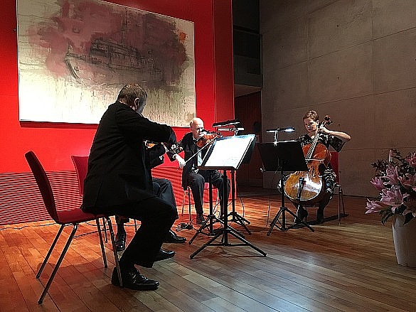 Für die Gäste spielten „Quartetto con Brio“, Mitglieder der Bremer Philharmoniker, Oleg Douliba und Florian Baumann, (Violine), Dietrich Schneider, (Viola) und Karola von Borries (Violoncello).