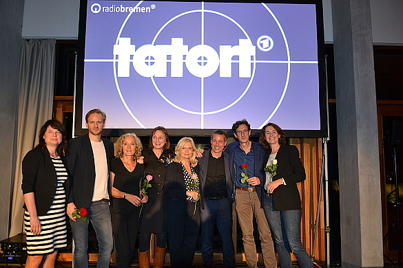 Staatsrätin Ulrike Hiller mit dem Team des Bremer Tatort