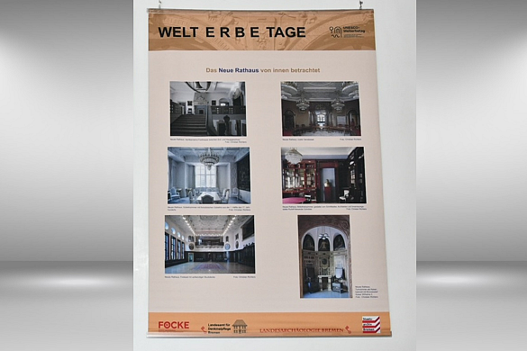 Bilder zur Ausstellung die an der Wand der Landesvertretung Bremen hängen. Es geht um das Bremer Rathaus.